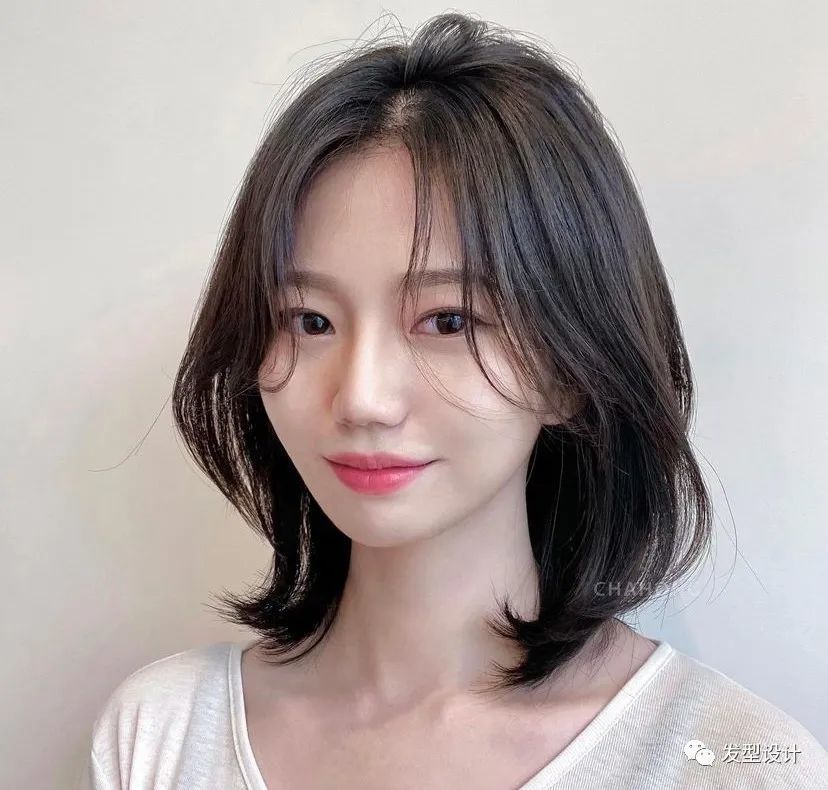 内扣烫发设计真的非常显瘦,特别适合脸大的女生,处于尴尬期的短发女生