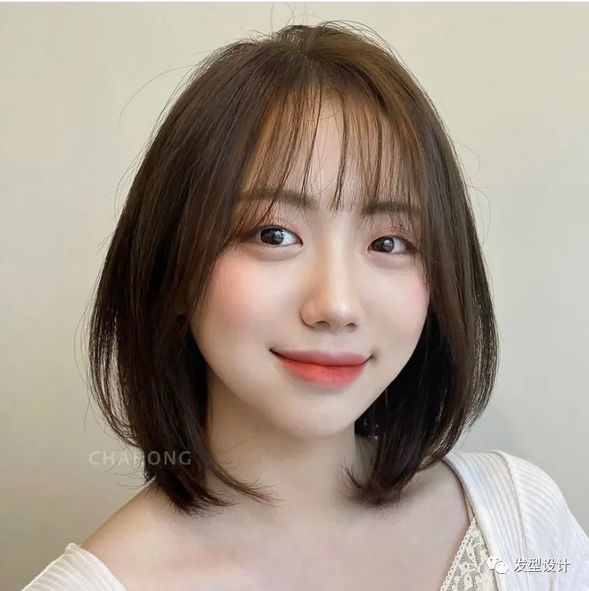 内扣烫发设计真的非常显瘦,特别适合脸大的女生,处于尴尬期的短发女生