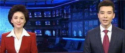 为何新闻联播主持人不低头看稿?真是背下来?这才是真相
