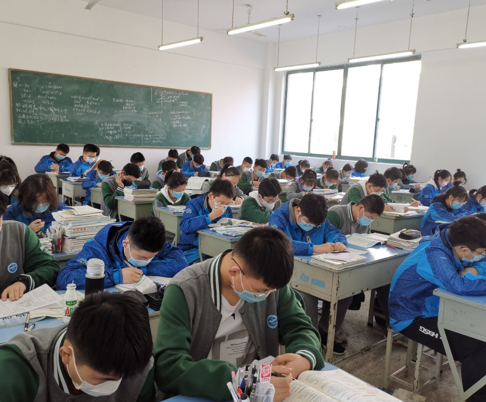 学生的学习态度,学习习惯,适应能力也是造成他们在高中阶段差距逐渐拉