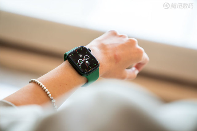 apple watch s7评测:三年后,苹果果然又把手表的屏幕增大了