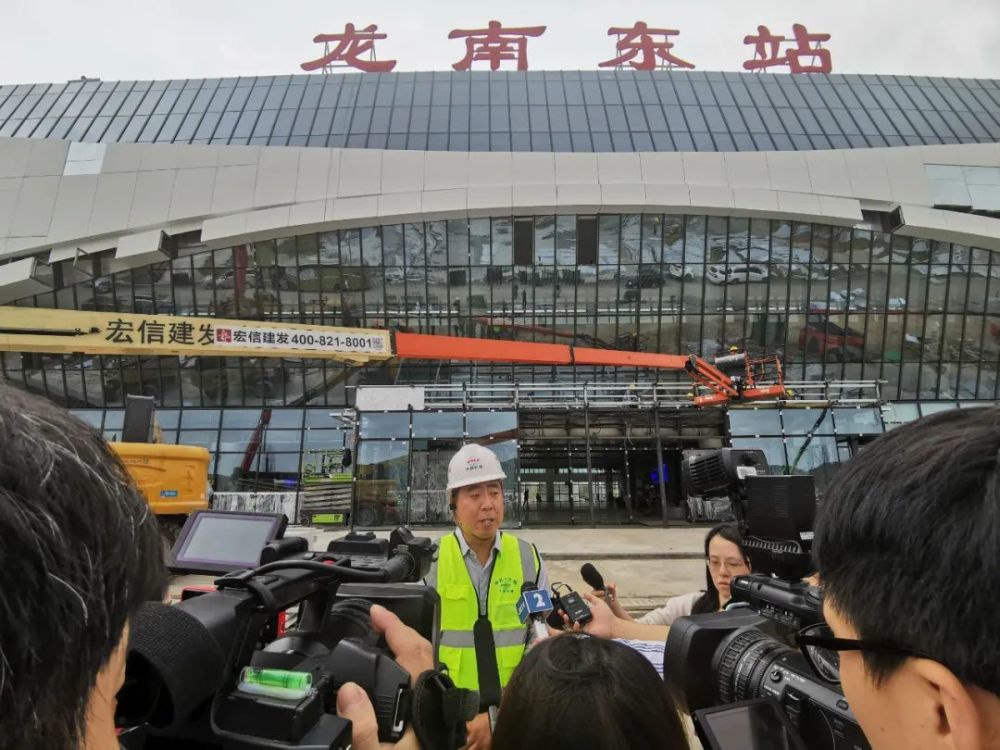 正桂民宿村位于龙南高铁新区正桂村,紧邻赣深高铁龙南东站,大广高速