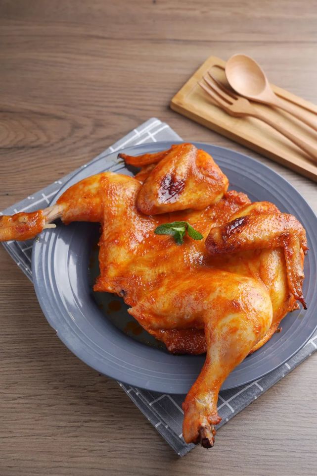 自制肉质鲜嫩多汁,外脆里软的烤鸡——奥尔良烤鸡