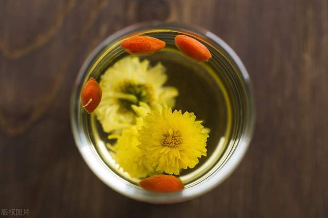 重阳节:喝菊花酒,吃重阳糕,佩戴茱萸,这些习俗你知道