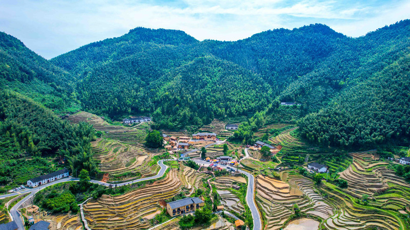 江西上堡梯田位于江西省赣州市崇义县面积148平方公里的上堡乡,海拔