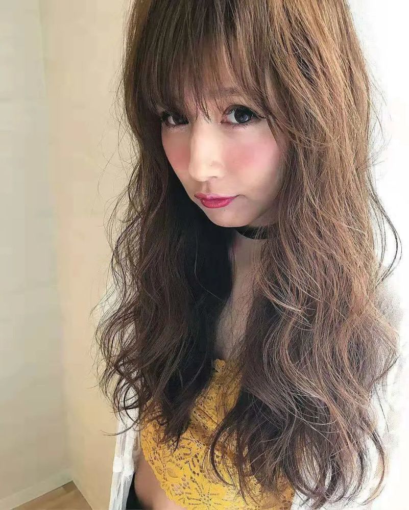 慵懒随性的长卷发洋气减龄又显气质