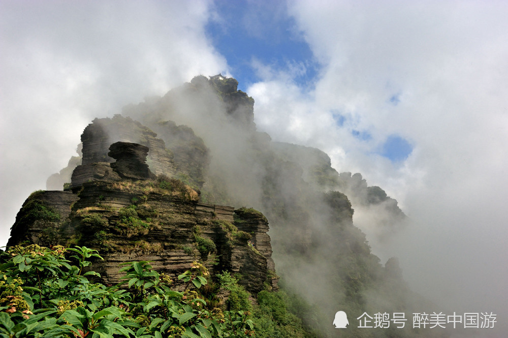 梵净山实用攻略,景区绝壁对峙,飞瀑悬泻,风光旖旎