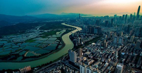 繁华的深圳与野郊般的新界香港为何要在北部再建一个新香港