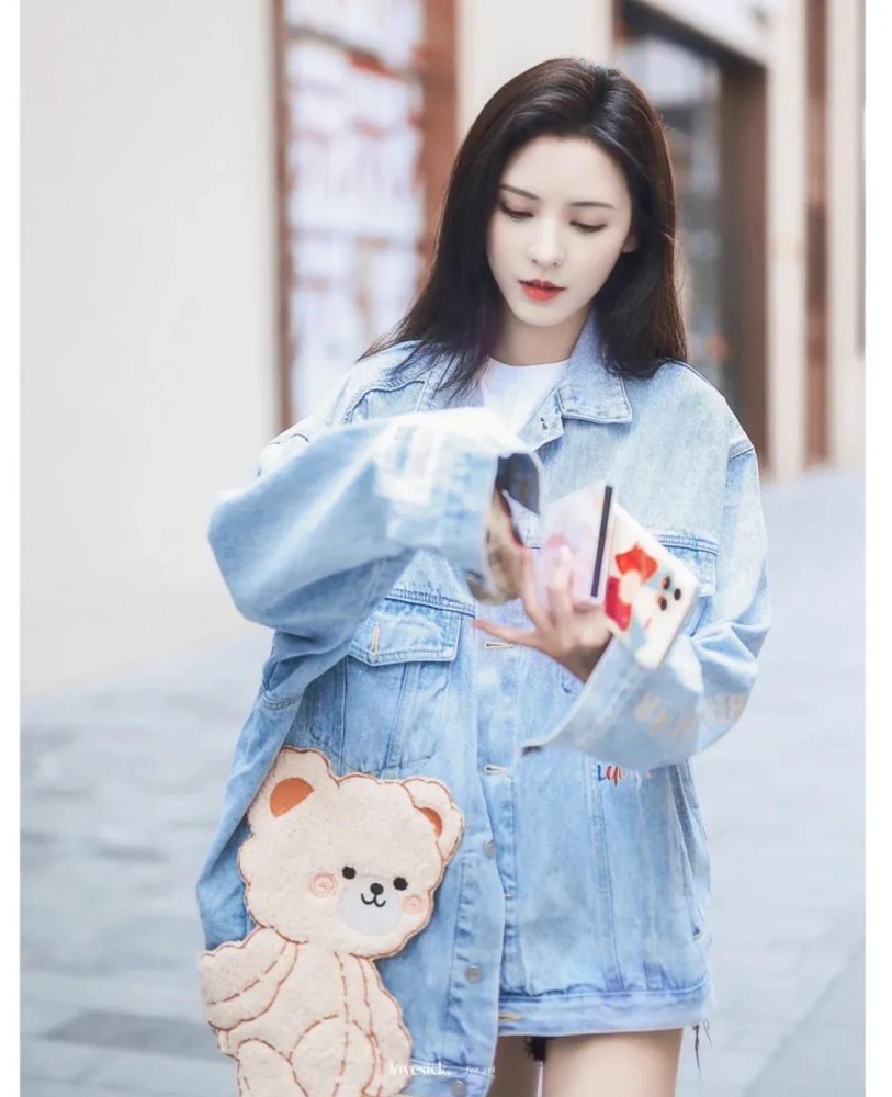 张予曦黑色旗袍造型经典又复古超模身材堪称完美美人尖突出颜值超绝