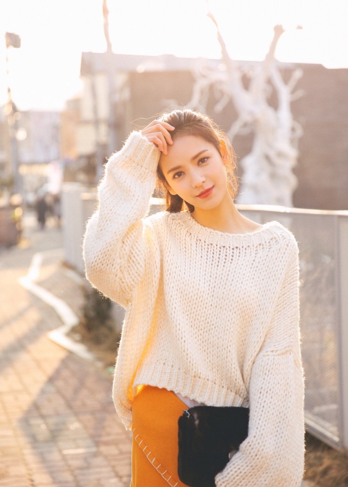 张予曦黑色旗袍造型经典又复古超模身材堪称完美美人尖突出颜值超绝