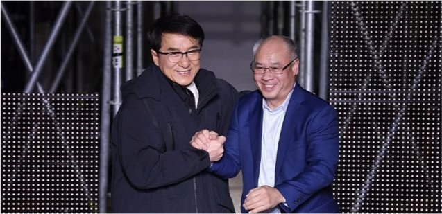 21岁李宁和30岁成龙合影56岁李宁和65岁成龙合影岁月不饶人
