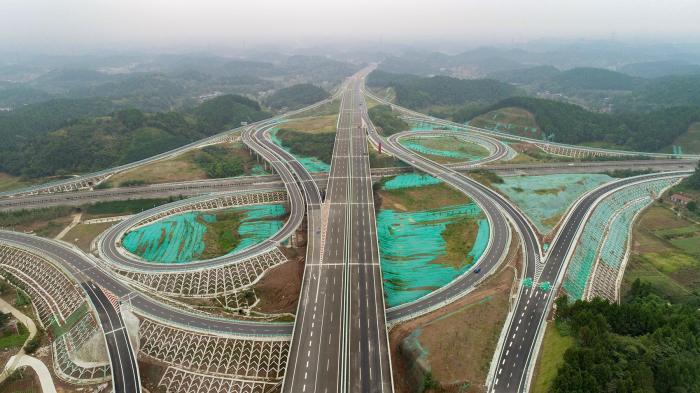 成都天府机场高速南线14日24时通车 成都至宜宾2.5小时直达