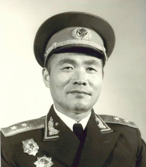 四川军区由四大军区合并而成,军区司令员都是谁,后来什么军衔