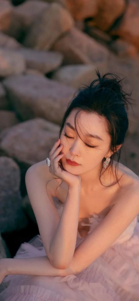 1031期壁纸冷艳美女壁纸
