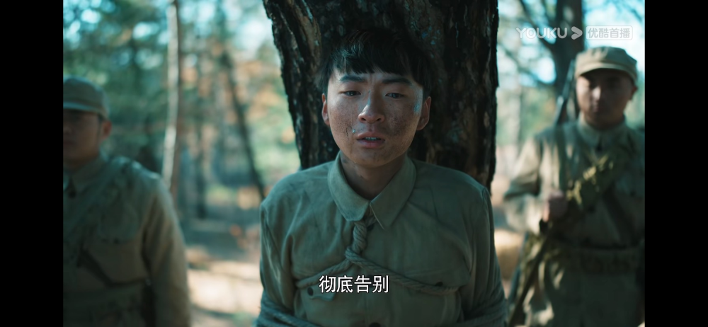 《功勋》小安东死了?李延年回忆"做假",照片细节暴露真相!