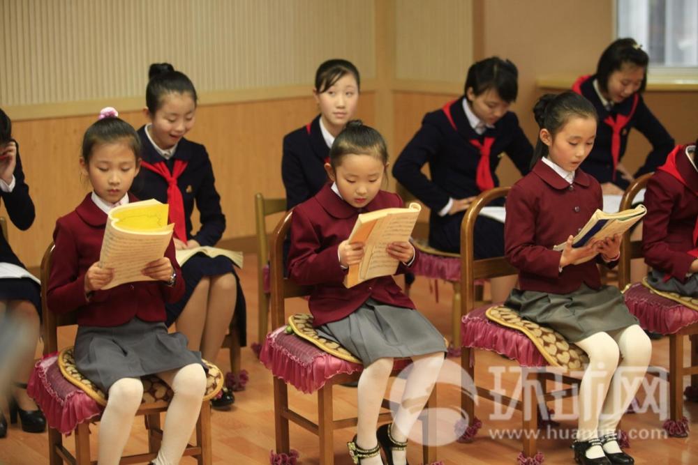 太阳节前日 万景台少年宫的少年在表演 (组图)