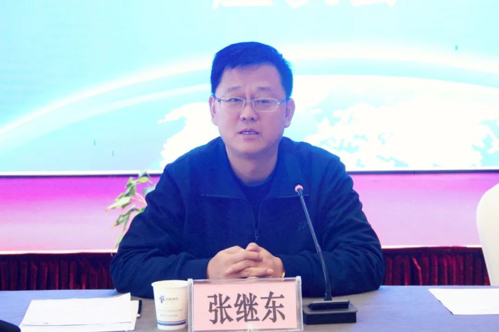重阳话发展张继东与离退休老干部欢聚一堂
