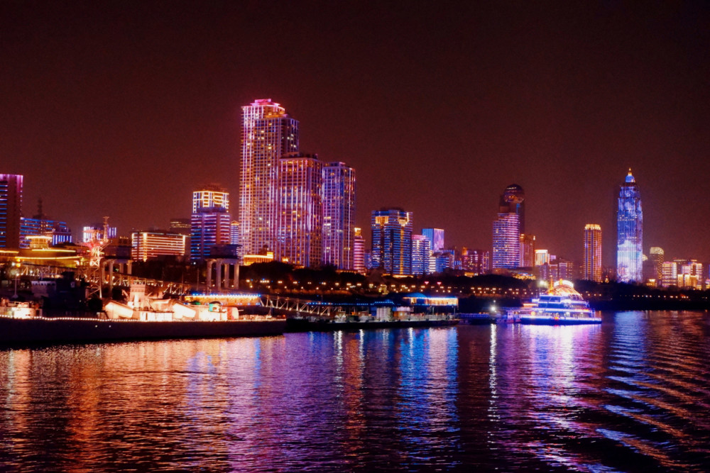武汉成为全国十大迷人夜景城市,120元乘坐游轮,欣赏长江夜景