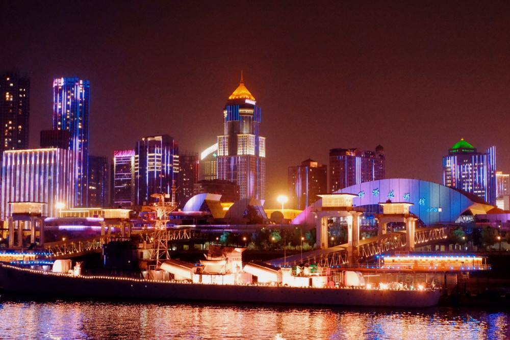 武汉成为全国十大迷人夜景城市120元乘坐游轮欣赏长江夜景