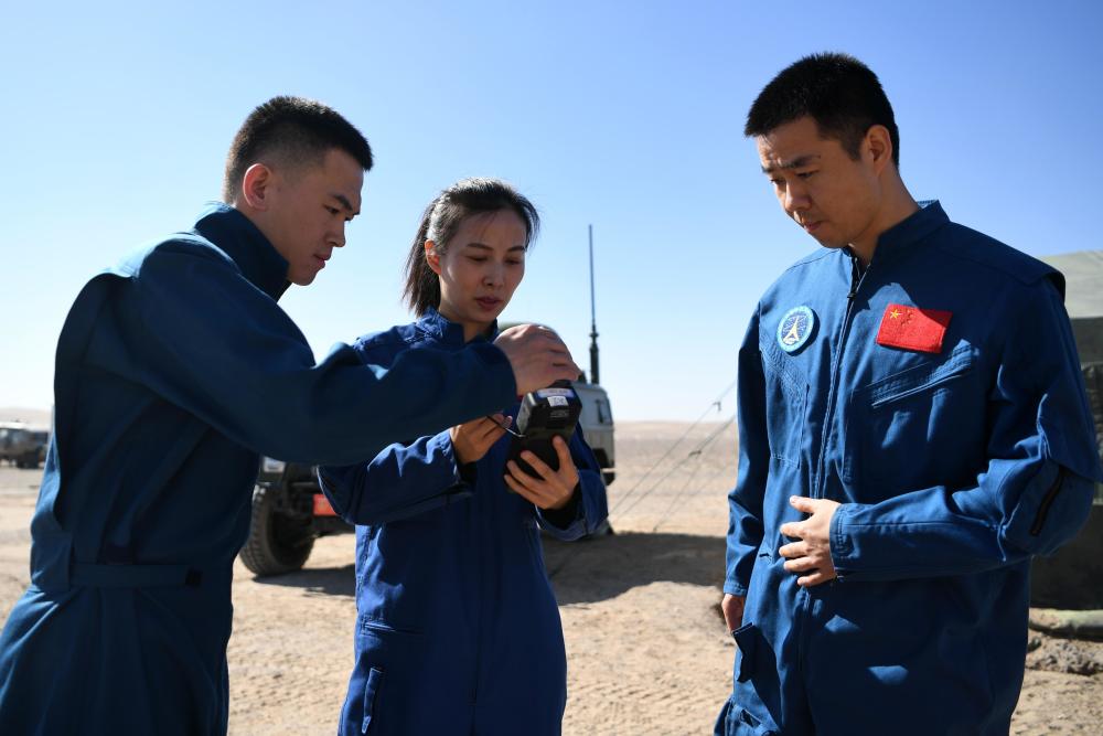 又美又飒!王亚平将成中国首位出舱女航天员,组图看幕后训练