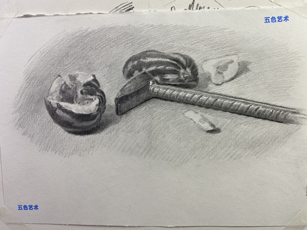 素描的暴力美学——砸开的南瓜和锤子