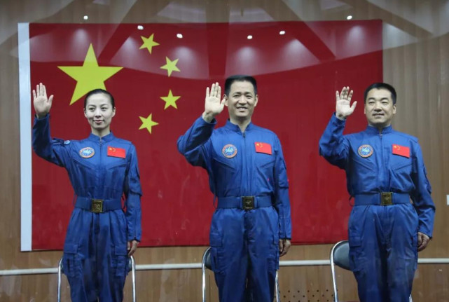 神舟十号航天员梯队：聂海胜、张晓光、王亚平（神十航天员是谁）神舟十号航天员名单公布，