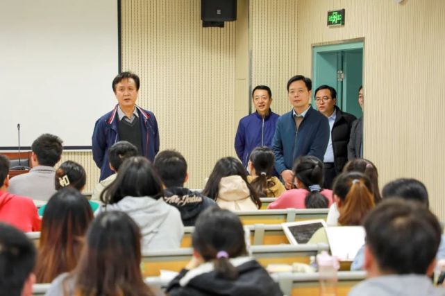 陕西中医药大学领导一行看望慰问在我院挂职干部和