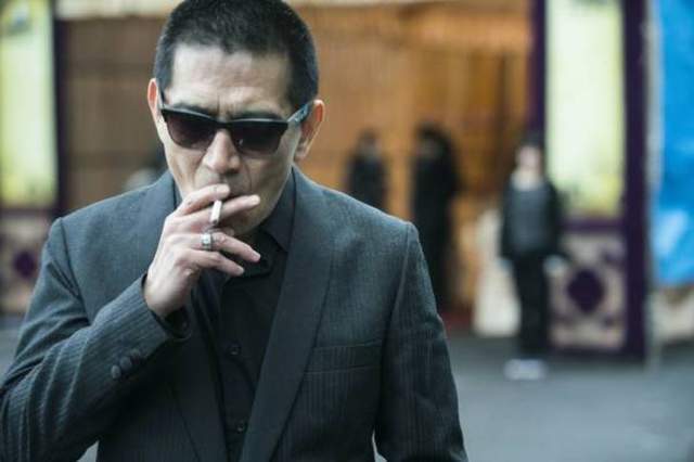 "傻福"江湖划水史:暗杠双鹰青,明削白头仔,斗法胡须勇