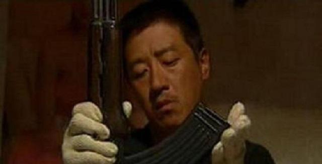 2000年丁勇岱饰演白宝山走红坐火车被警察当成真罪犯