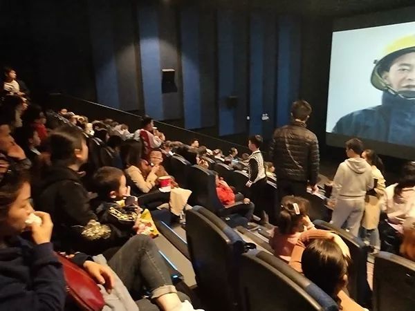 带小孩去电影院看电影有哪些问题