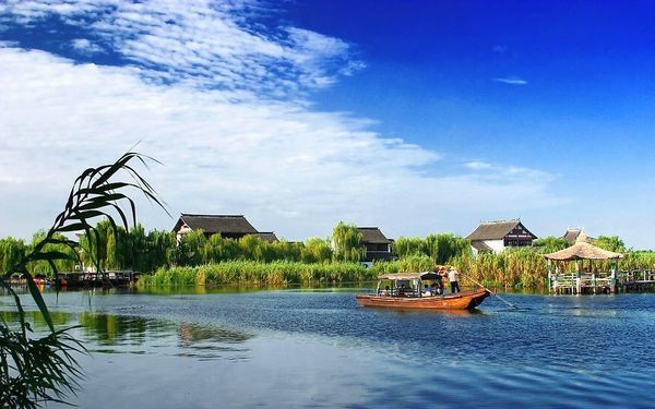 沙家浜游览湿地风光 吃阳澄湖外的正宗大闸蟹