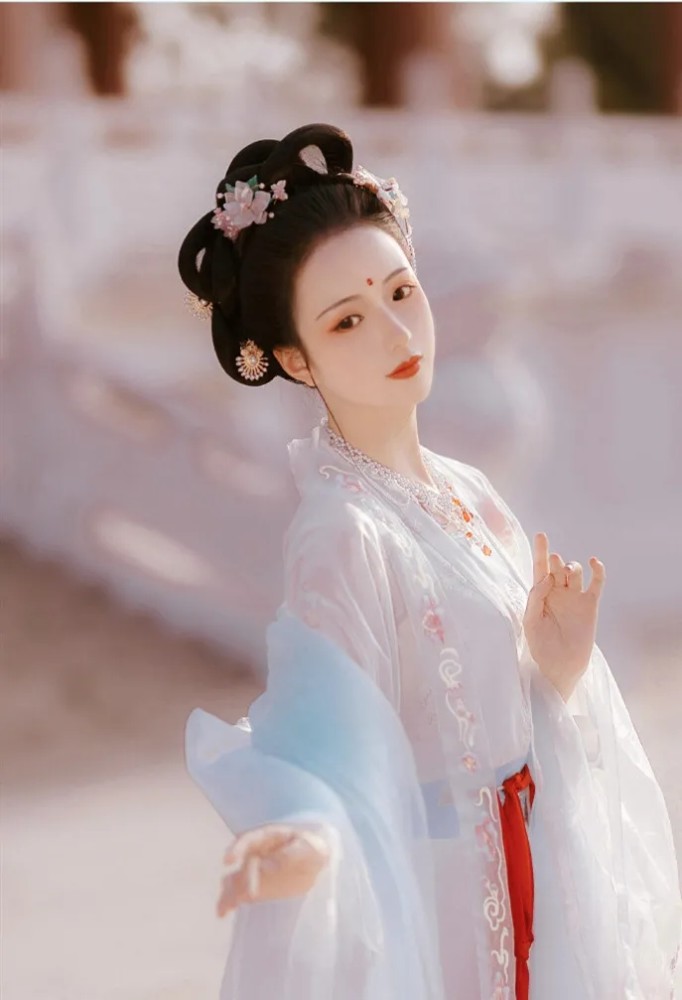 古风真人女生头像想把你温柔的装进兜里与你一起享受晚间微风的温柔