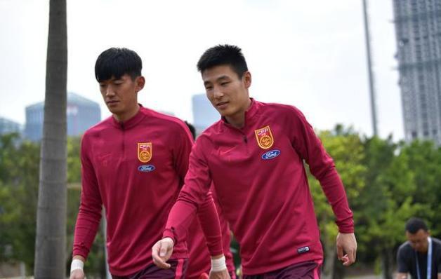 颜骏凌发挥这么差还踢?王大雷不香吗?