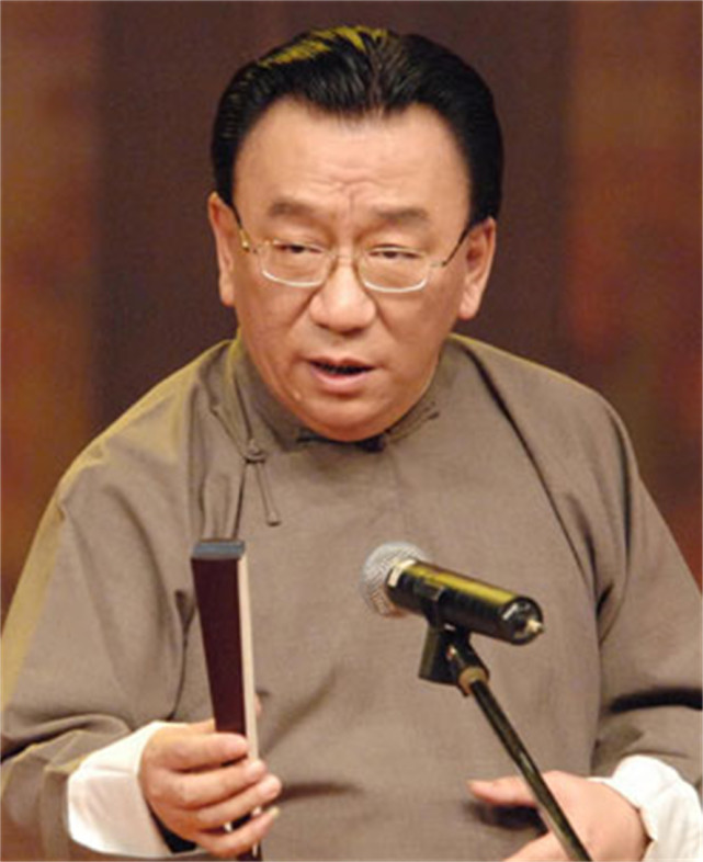 老虎不发威你当是病猫老艺术家侯耀华被逼捐惹火了