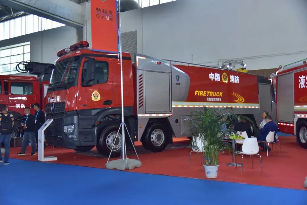 上海格拉曼重型泡沫消防车