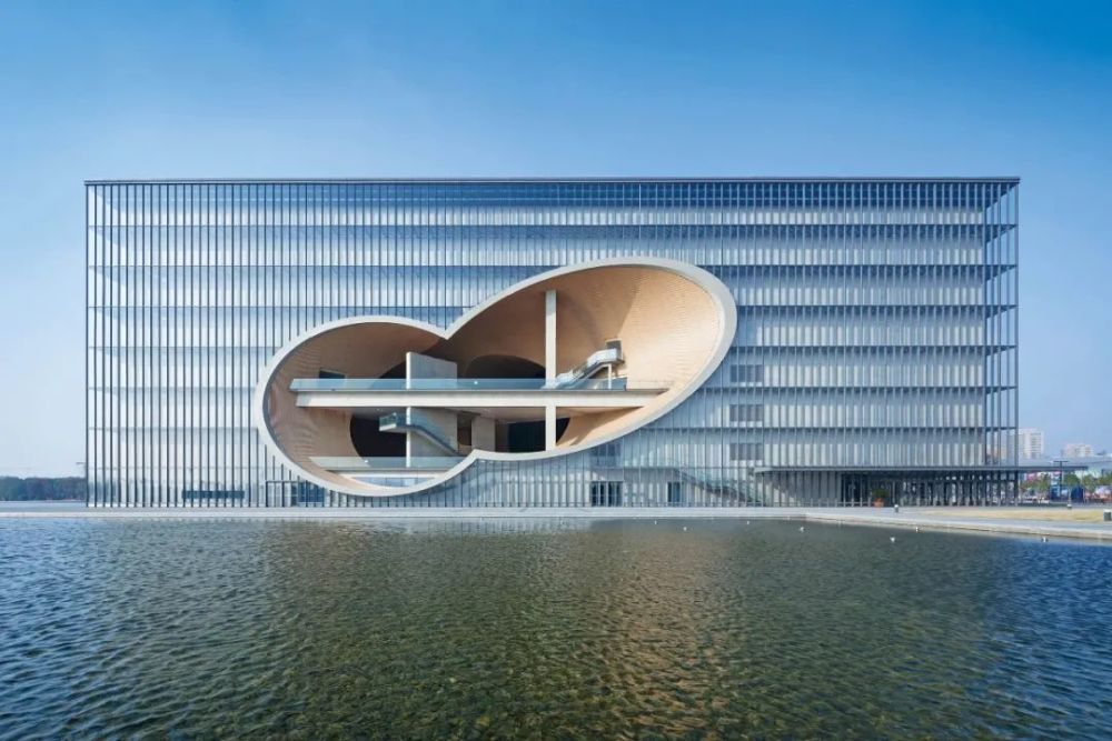 80岁建筑大师的青春之心:安藤忠雄世界巡回展北京站