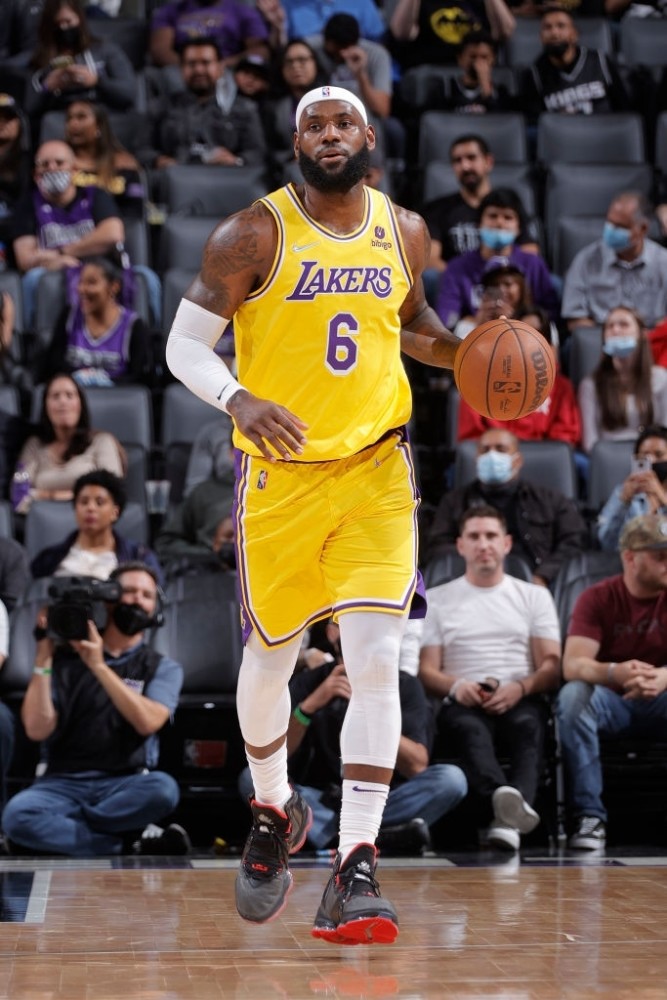 nba球员上脚:杜兰特上脚kd14,詹姆斯上脚lebron19