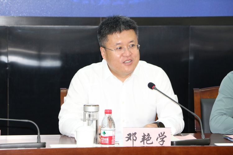 牵手名校引领铸梦教育振兴唐县县委书记邓艳学一行赴上海大学附属中学