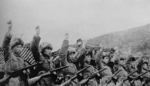 美国老兵贝文·亚历山大中尉,他在回忆录中亲口证实面对志愿军冰雕连