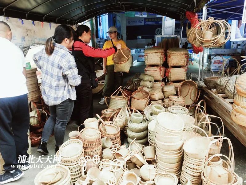 浦北龙门马兰竹制品交易市场人头涌动,热闹非凡,你有去趁圩了吗?