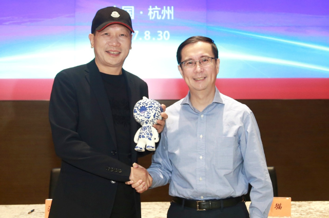 江苏无锡首富公布:60岁坐拥330亿资产,全国开有超过7400家门店