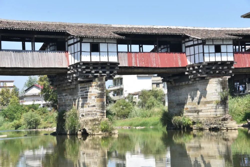 江西小镇上这座传承千年的古廊桥,走遍中国也找不到第