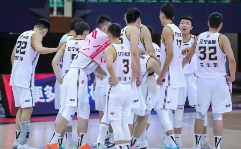辽宁男篮两场大胜,杨鸣逐步成熟,cba首阶段常规赛12人
