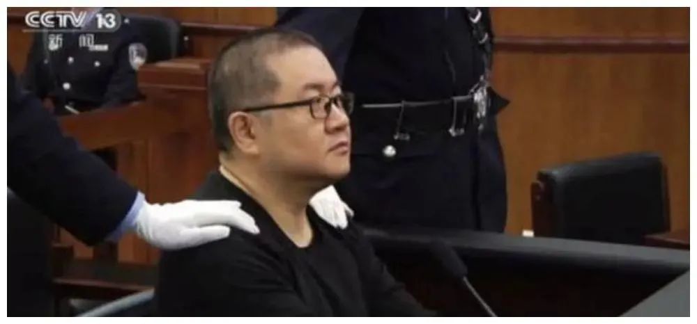 文章发出,孙小果的父母打来电话:"你一个南方周末小记者算得了什么,我