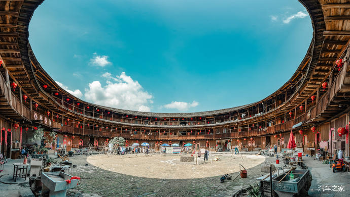 湖坑镇的龙岩客家土楼王子大酒店,酒店设施完善,环境好,位置也较便利