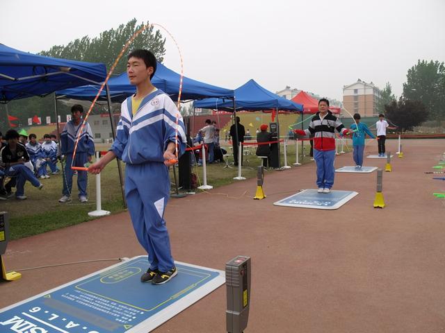 体育中考必考体育课地位是不是就高了呢一项调查让人始料不及