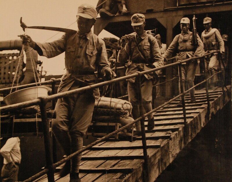 1945年10月17日,国民革命军陆军第70军乘坐着美军提供的船只登陆台湾