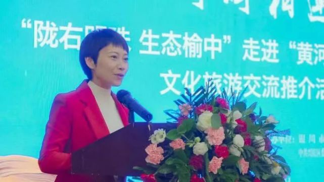榆中县委常委,宣传部部长周玲,兴庆区委常委,宣传部部长张伟分别致辞.