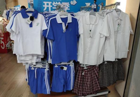 勤俭节约也是中华民族的传统美德,如果孩子身上穿上2000多的校服上学