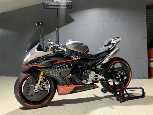 春风sr-c21双缸仿赛首次亮相 配置堪比赛车 最快明年上市